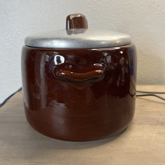 West Bend Bean Pot 1960's W/ Lid‎ Crock Brown Glazed Pottery Stoneware *Read - Picture 2 of 8